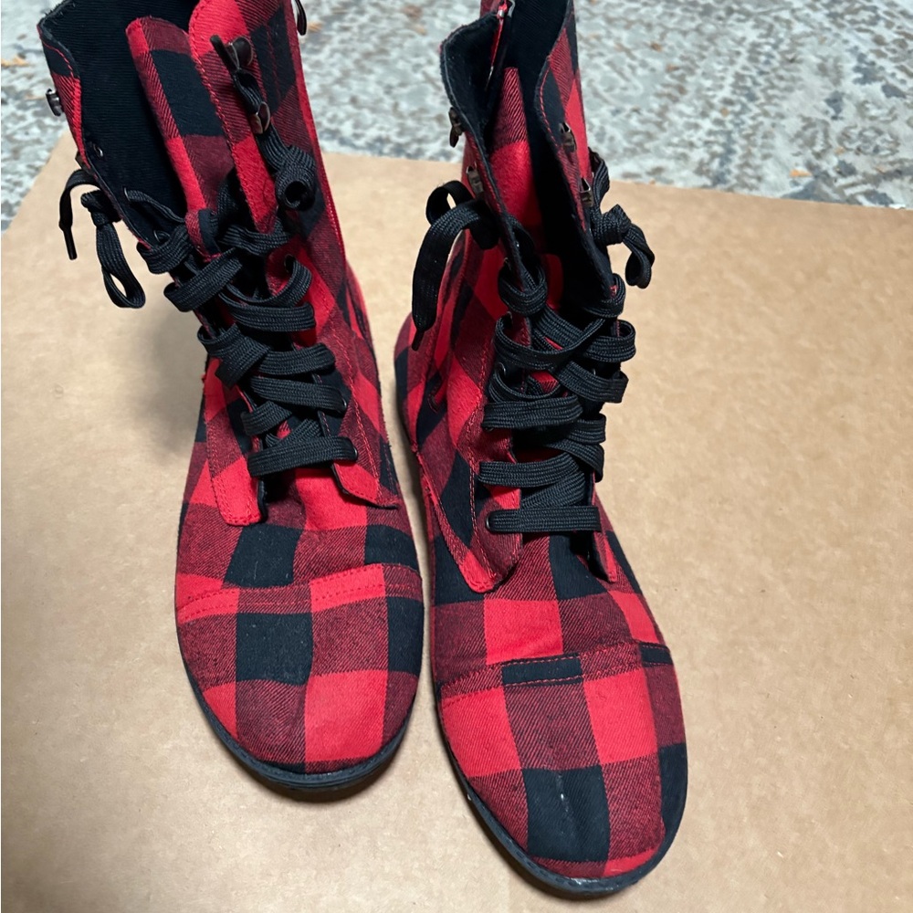 Plaid Lace-Up Ankle Boots - Red and Black